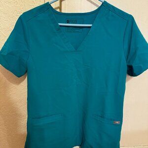 Figs Casma 3 pocket top OASIS